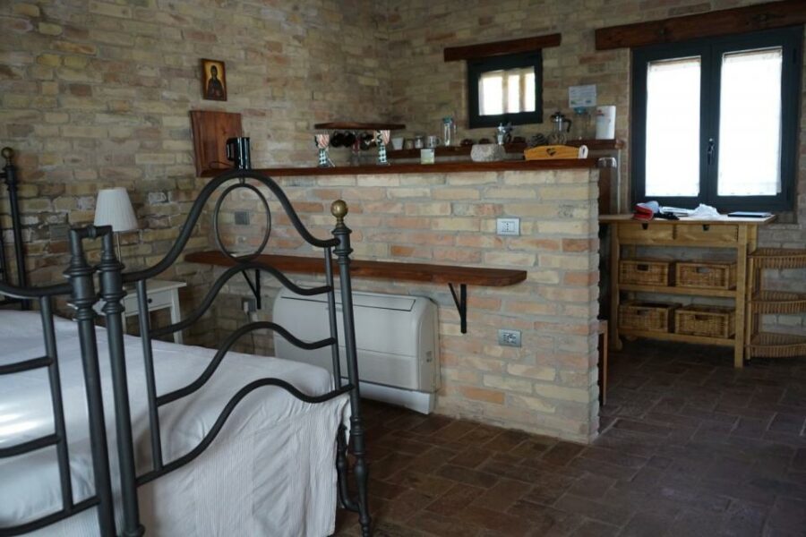 gallery-item